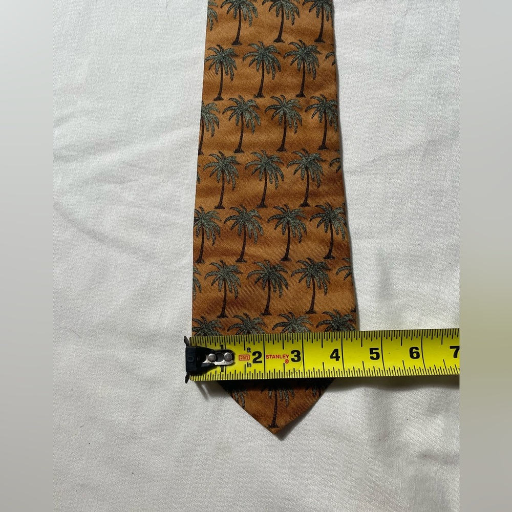 Tommy Bahama Palm Tree Design Silk tie - Picture 3 of 6